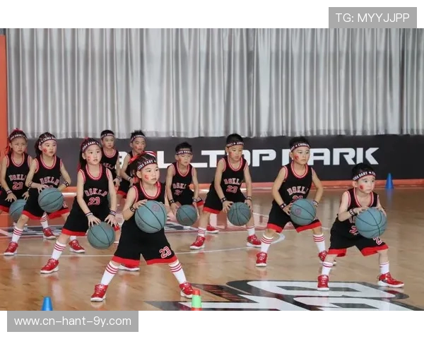 篮球点燃青春梦想让团队精神与激情在赛场上尽情绽放