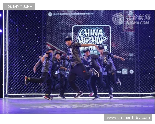 南京街舞队在攀岩联赛中以88分高居榜首展现强劲实力 南京街舞队在攀岩联赛中以88分高居榜首展现强劲实力